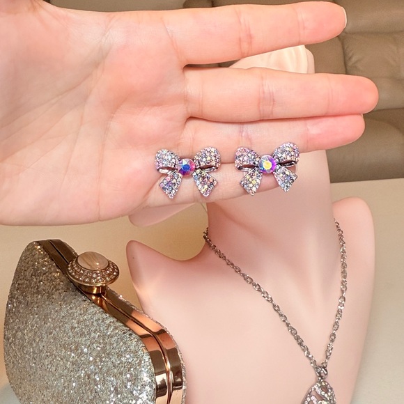 ⚜️ Sparkling Bow Earrings - Picture 9 of 10